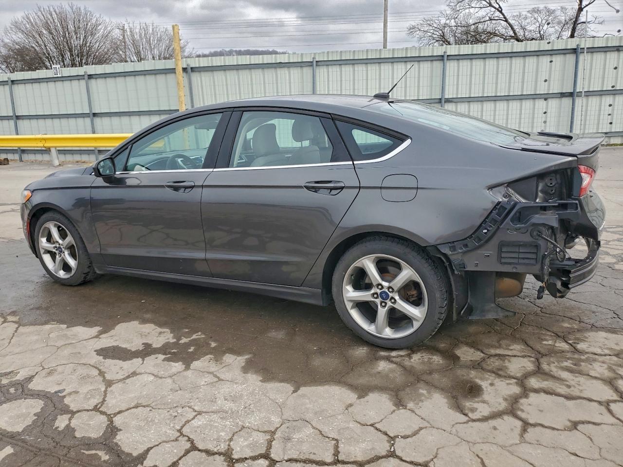 Ford Fusion S Image 9