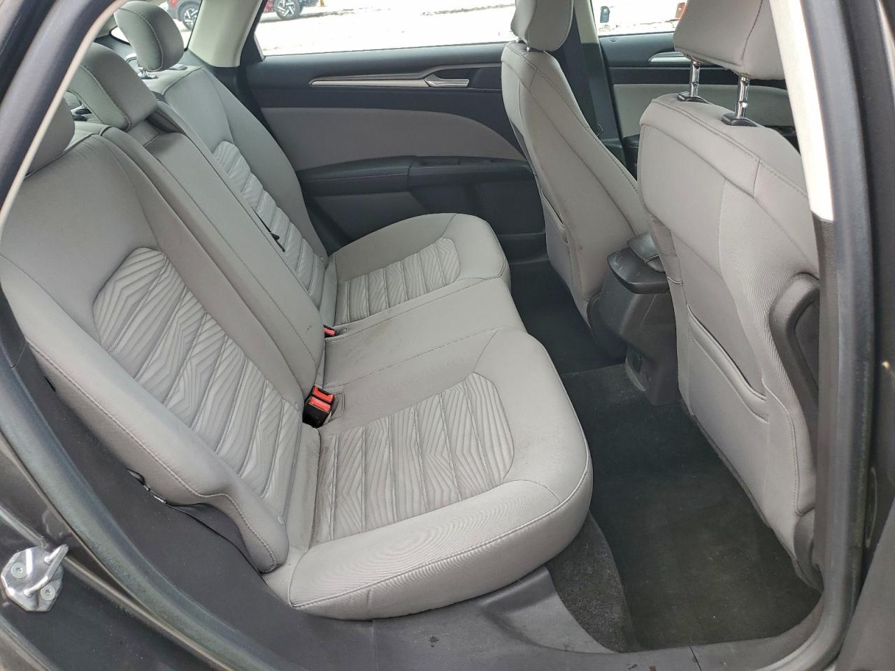 Ford Fusion S Image 6