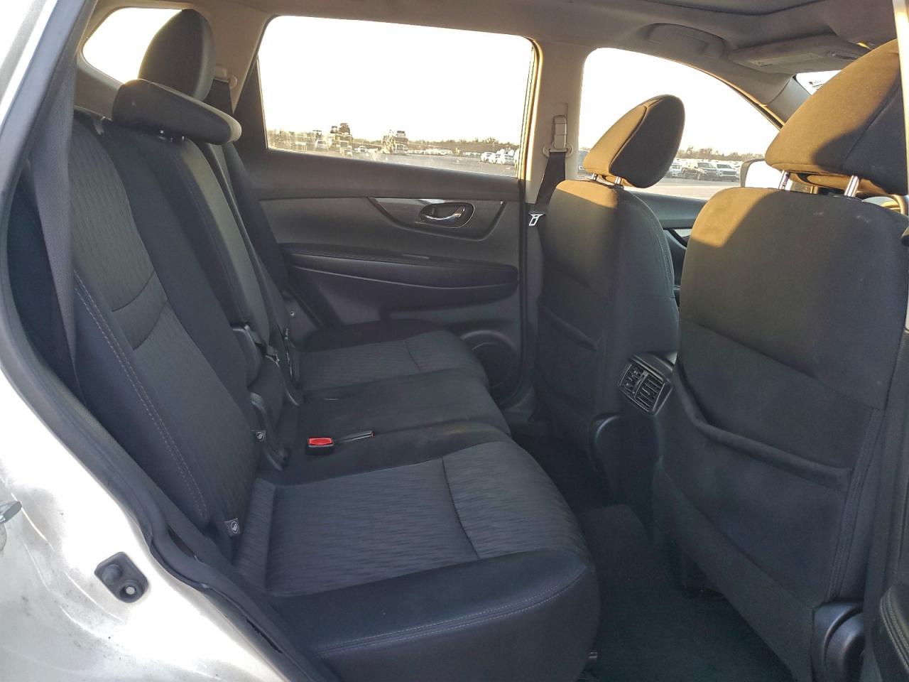 Nissan Rogue S Image 6