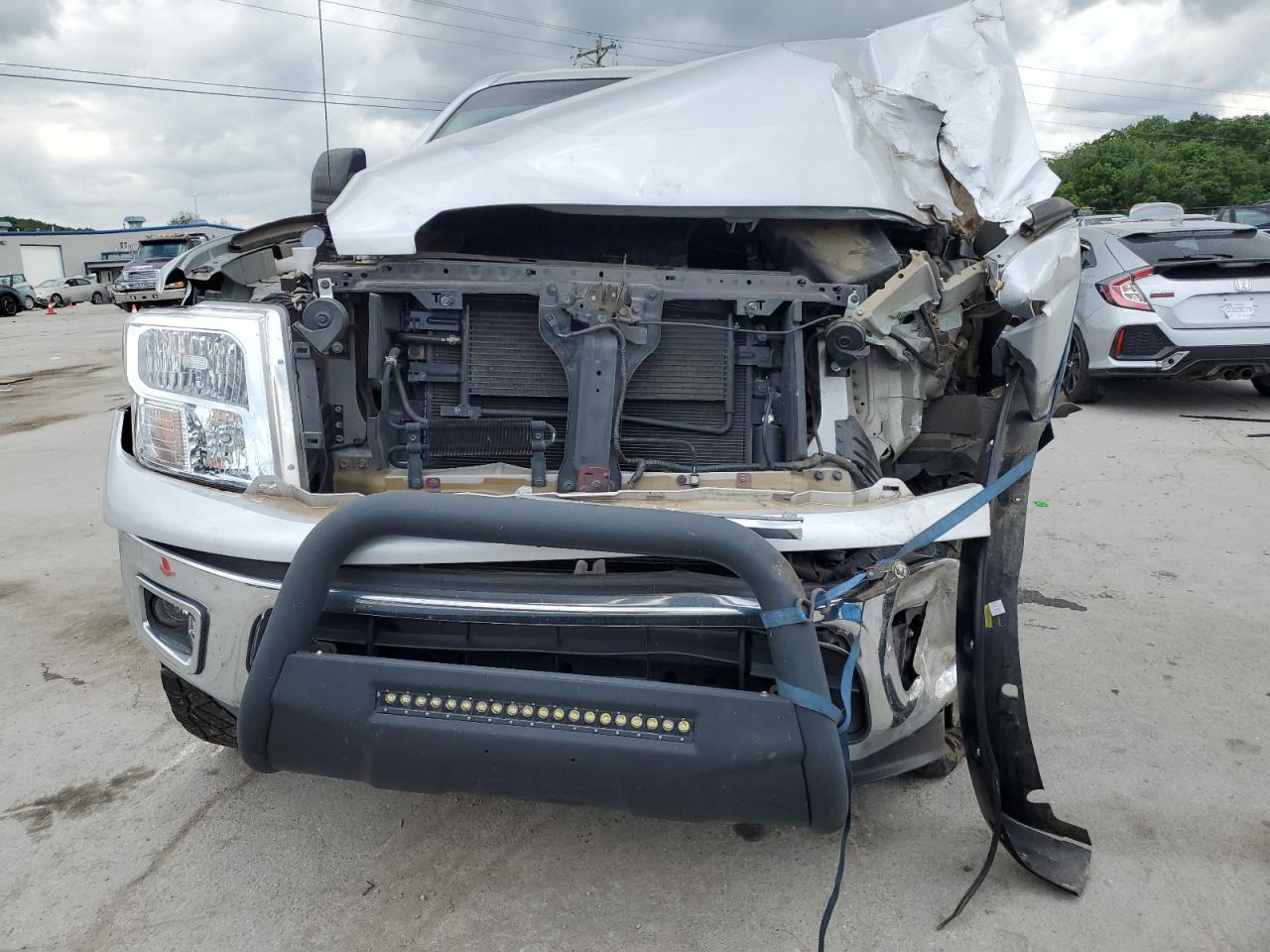 Nissan Titan S Image 4