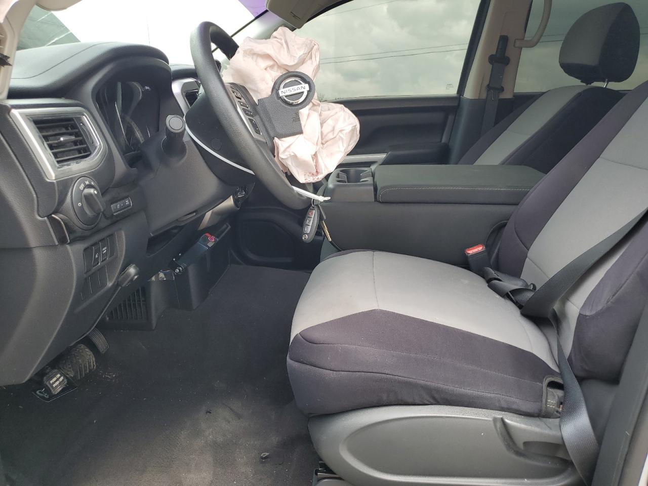 Nissan Titan S Image 5