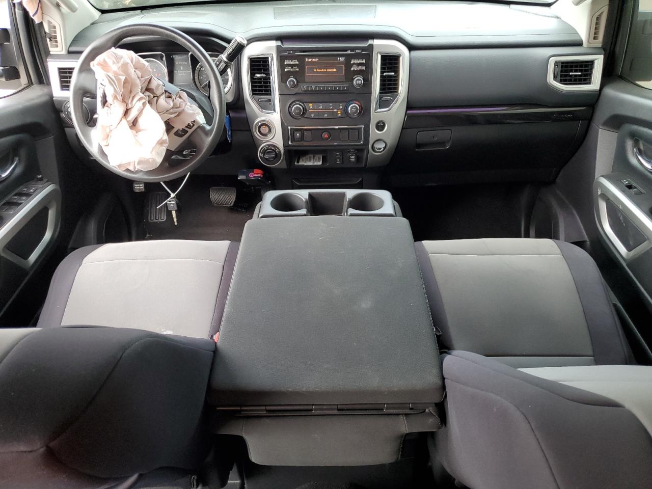 Nissan Titan S Image 7