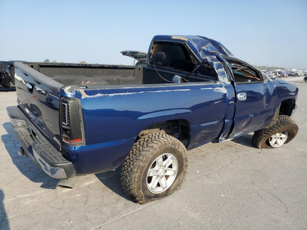 Chevrolet Silverado K1500 Image 3