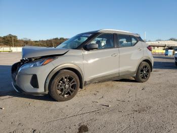  Salvage Nissan Kicks