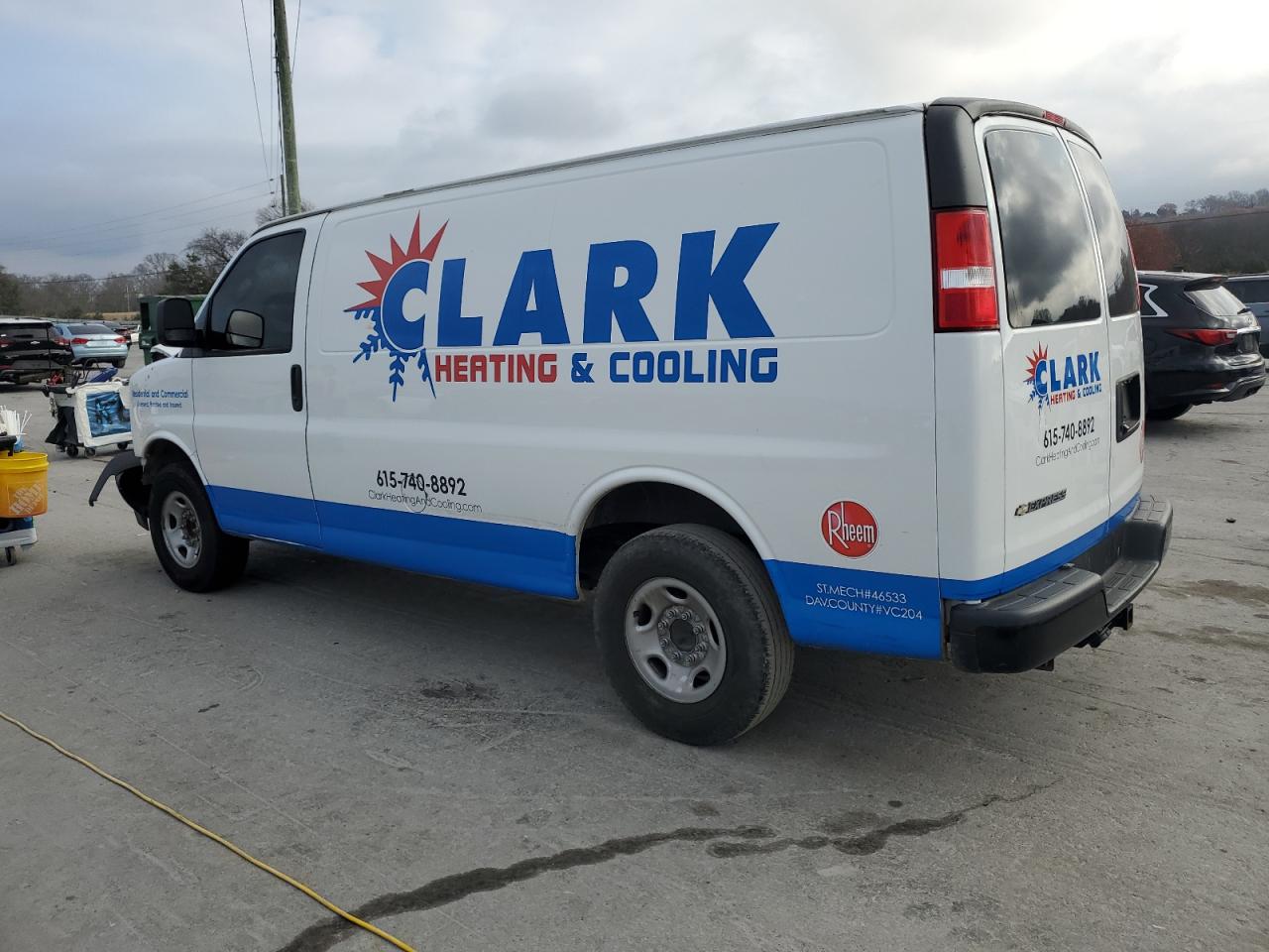 Chevrolet Express Image 9