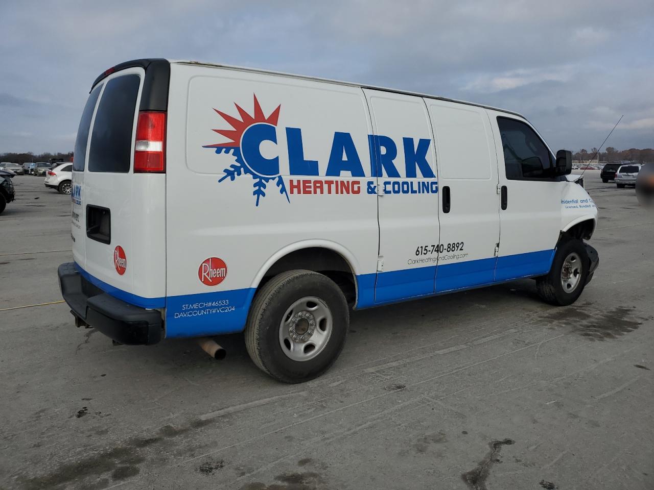 Chevrolet Express Image 3