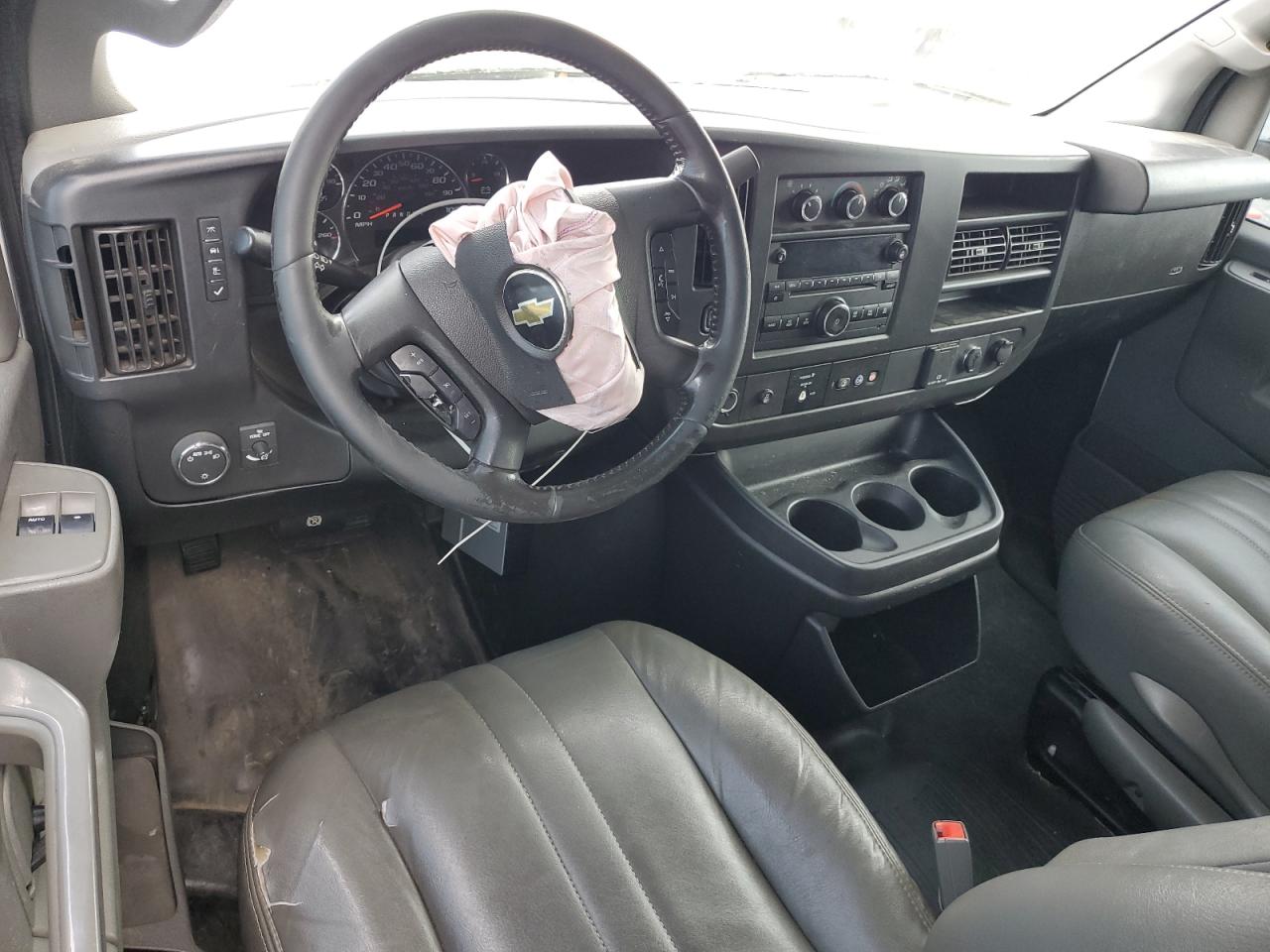 Chevrolet Express Image 10