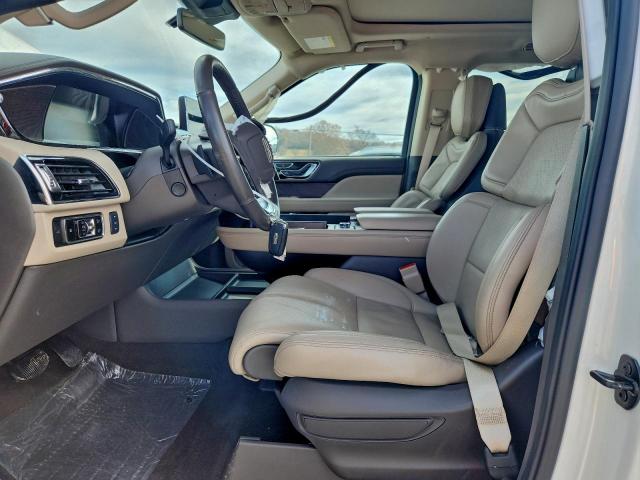Lincoln Navigator L Reserve Image 14