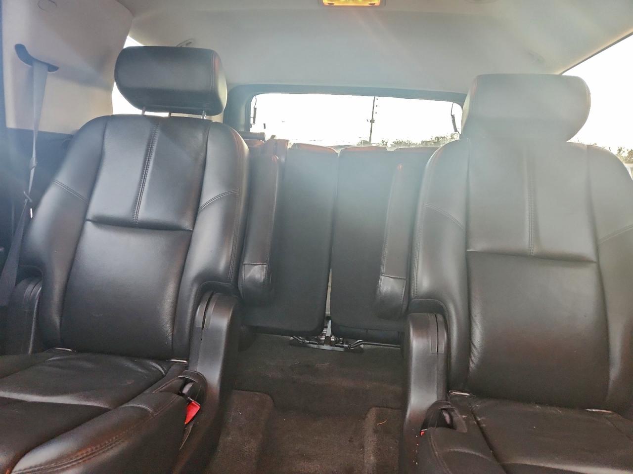 Chevrolet Tahoe C1500 Image 12