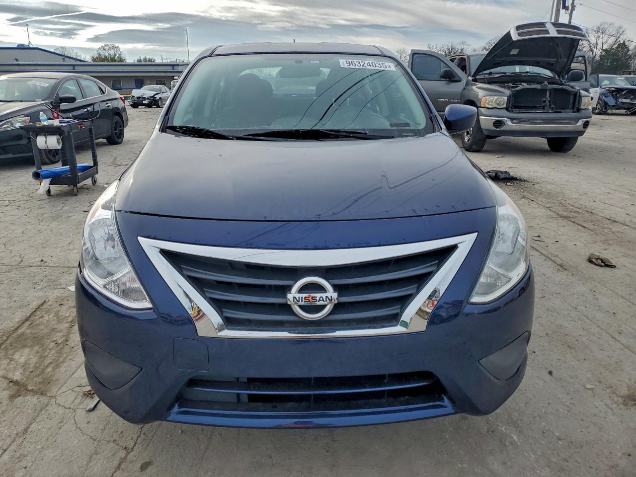 Nissan Versa S Image 4
