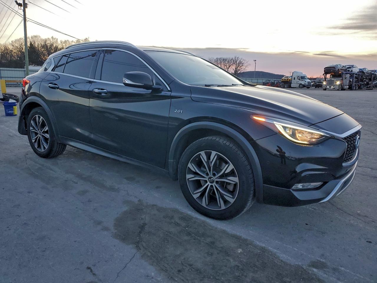 INFINITI Qx Base Image 5