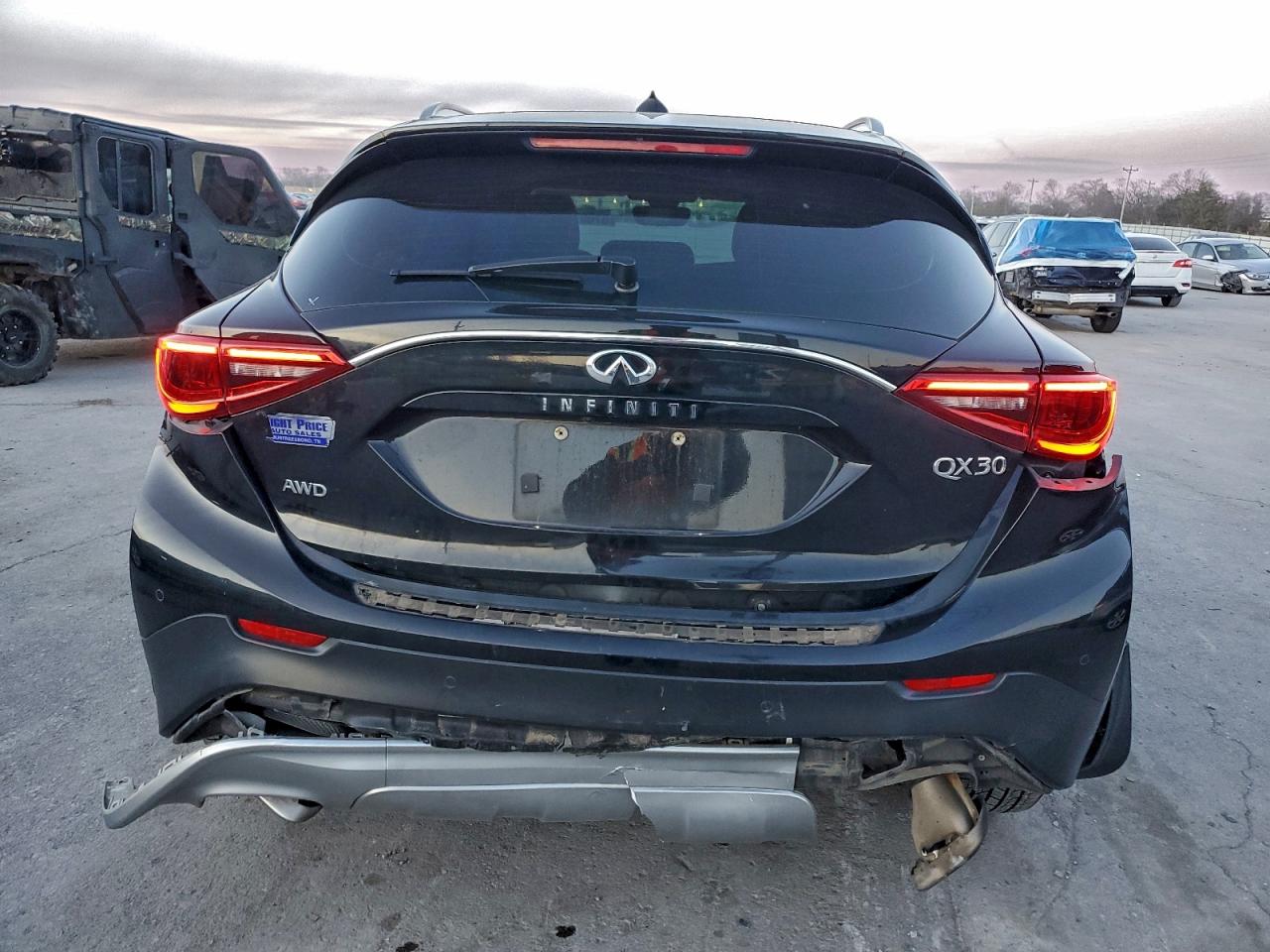 INFINITI Qx Base Image 9