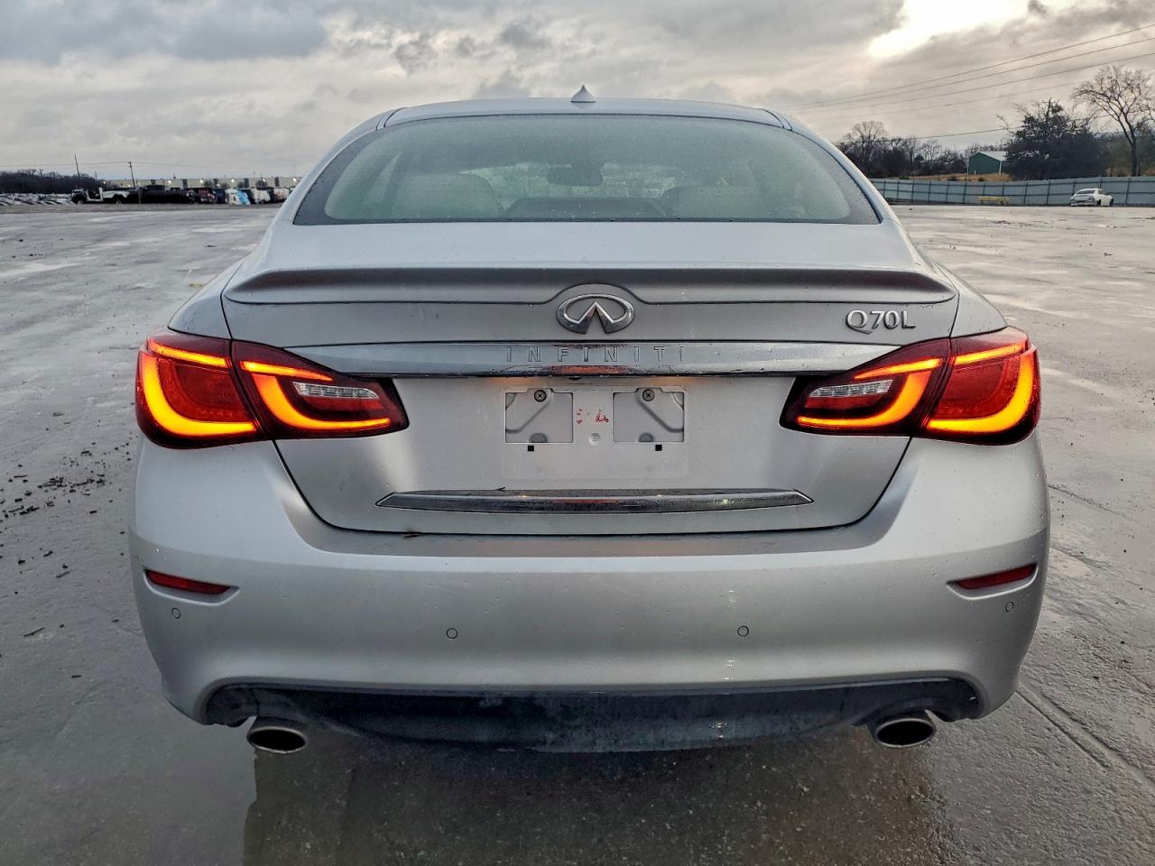 INFINITI Q70 3.7 Luxe Image 11