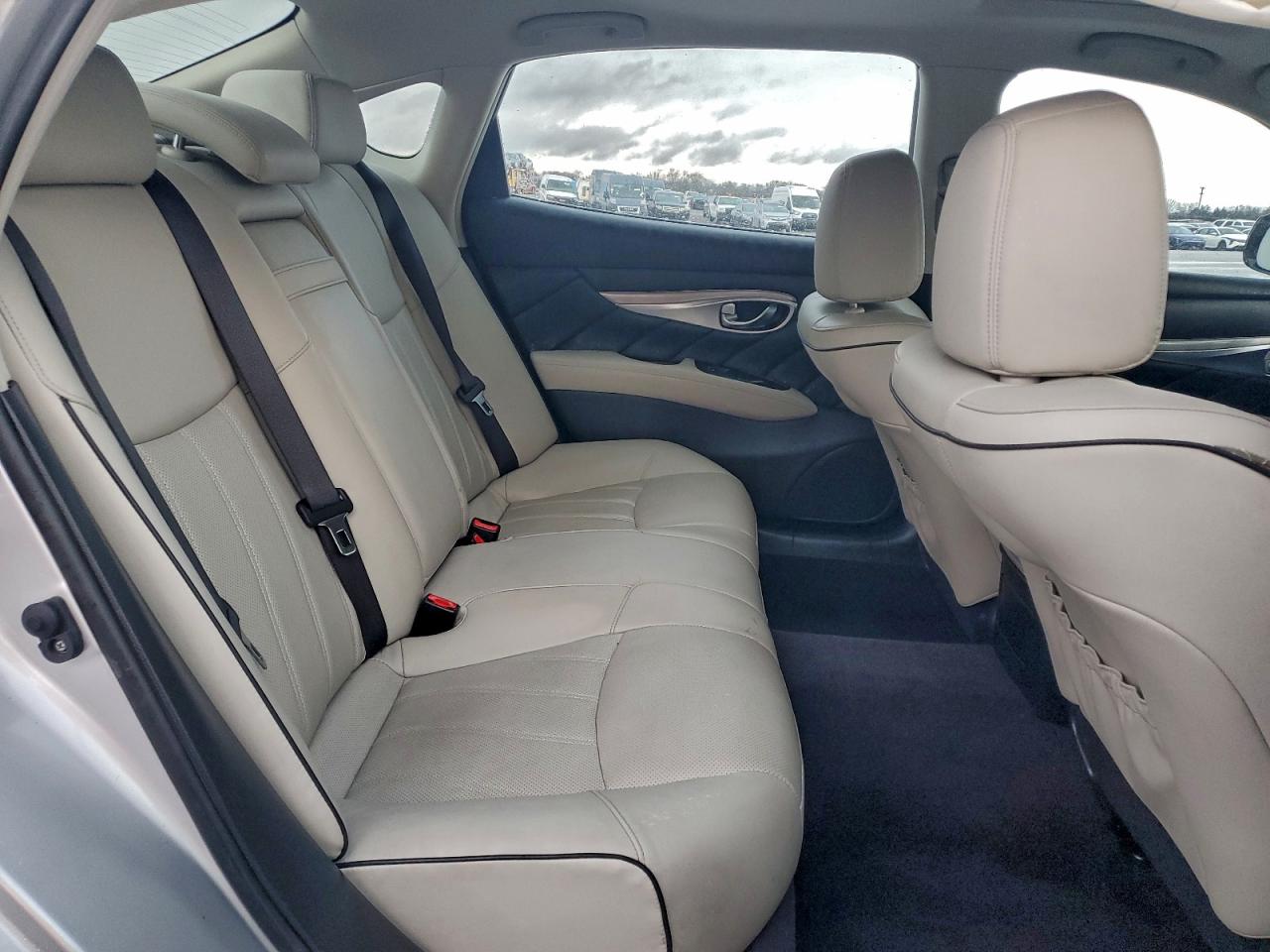 INFINITI Q70 3.7 Luxe Image 12