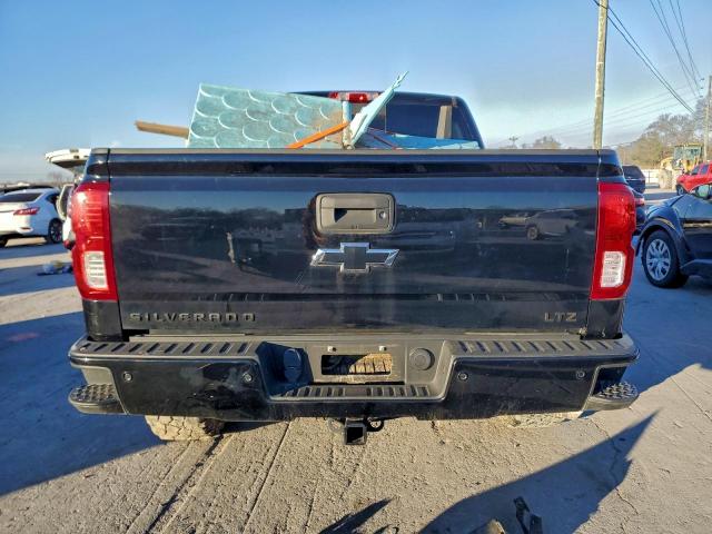 Chevrolet Silverado K1500 Ltz Image 3