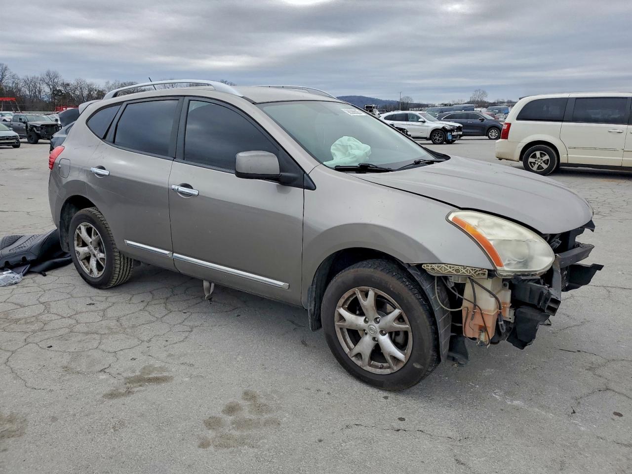 Nissan Rogue S Image 2