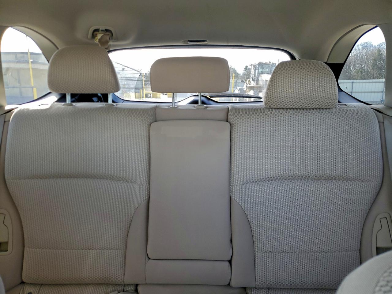 Subaru Outback 2.5i Premium Image 9