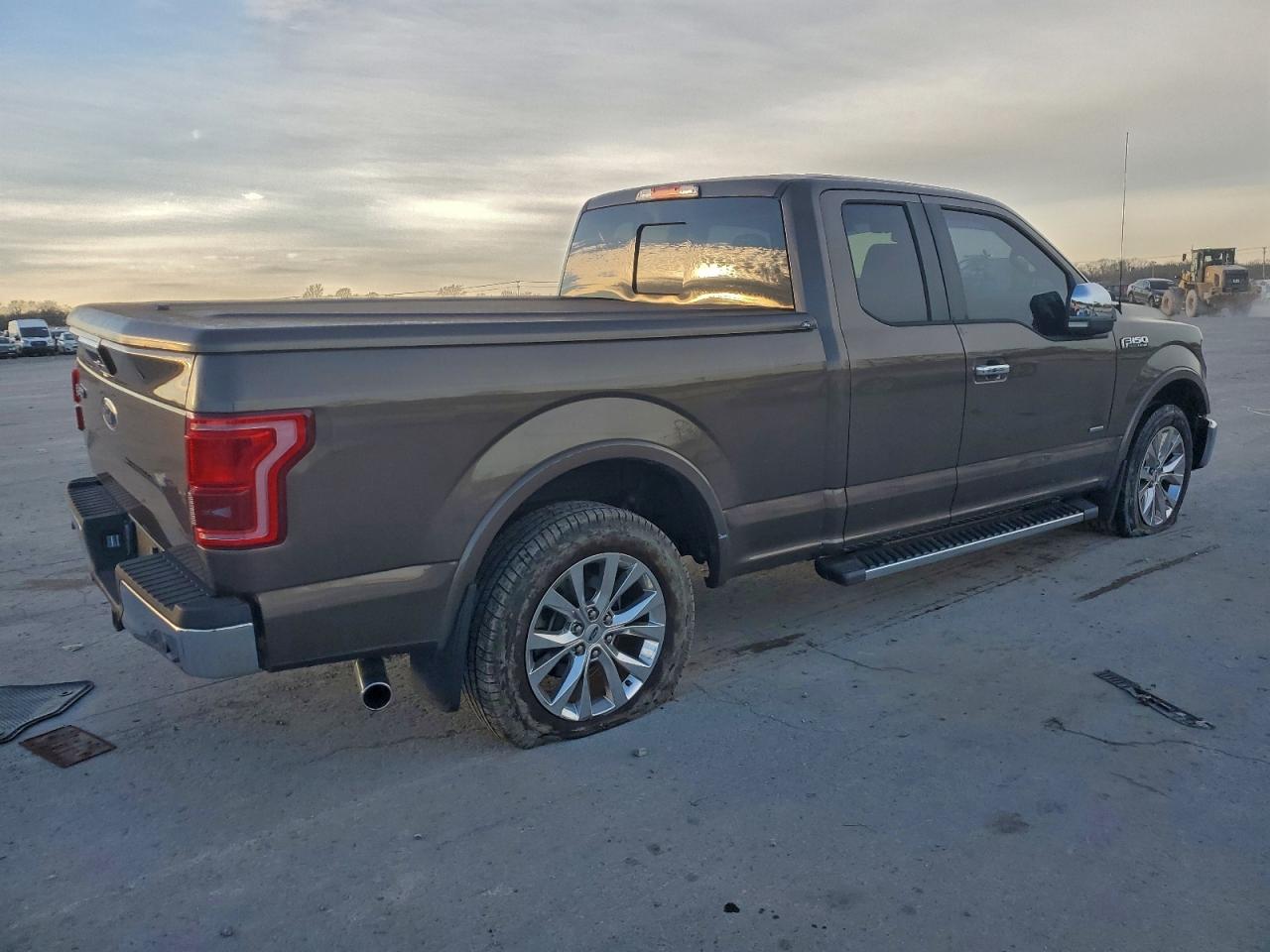 Ford F-150 Super Cab Image 3