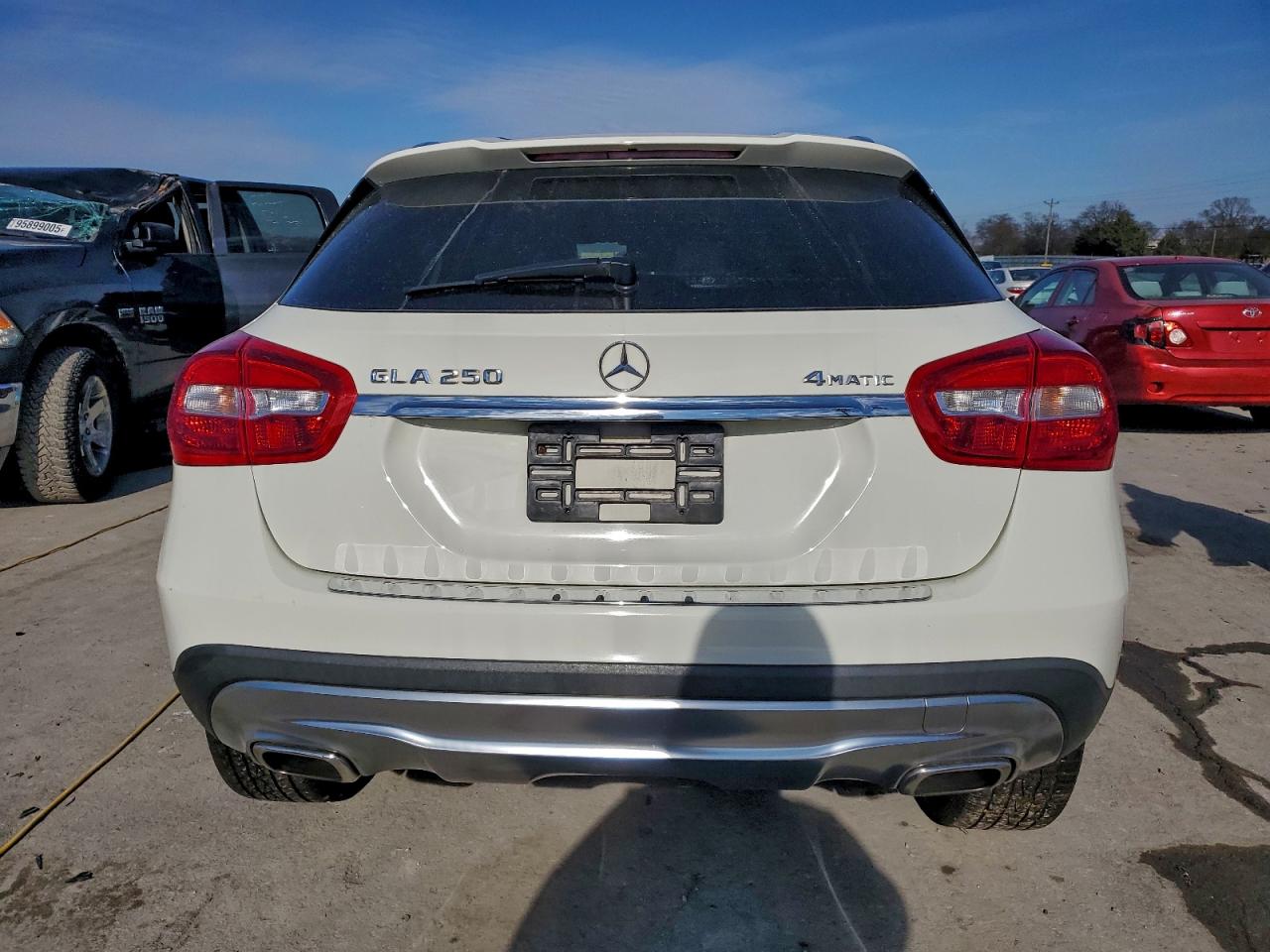 Mercedes-Benz GLA 250 4matic Image 4