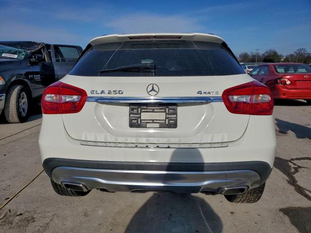 Mercedes-Benz GLA 250 4matic Image 4