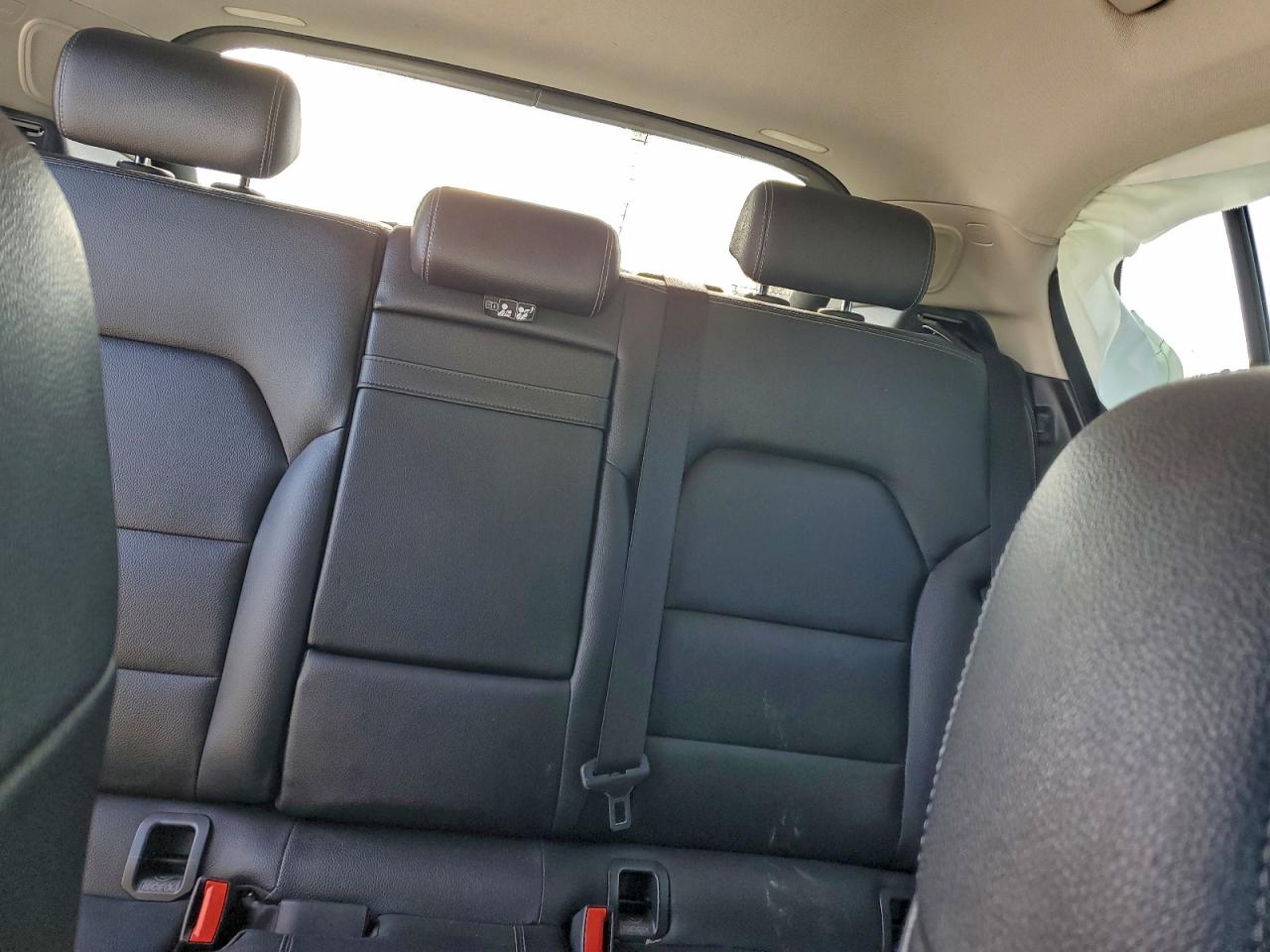 Mercedes-Benz GLA 250 4matic Image 12