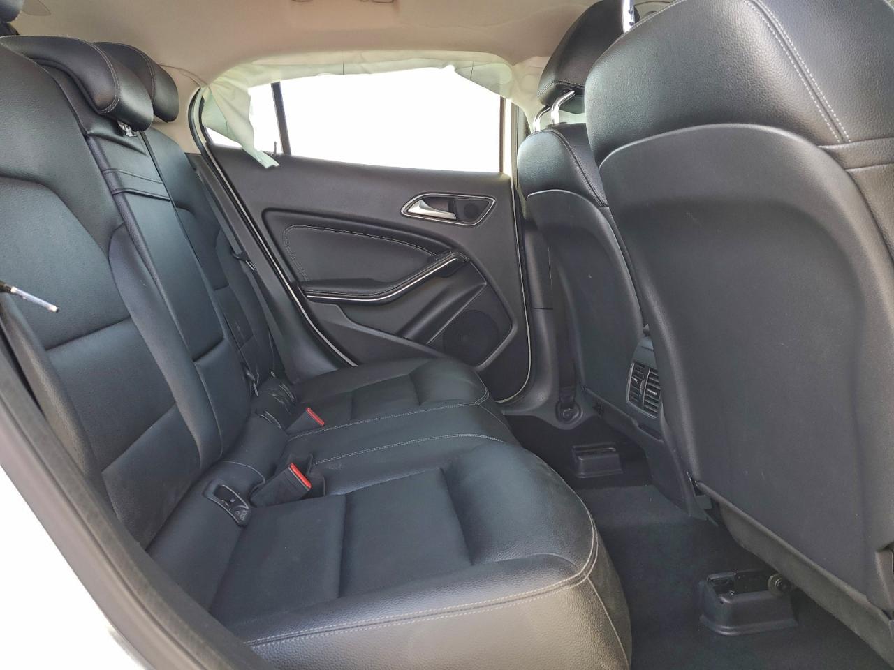 Mercedes-Benz GLA 250 4matic Image 7