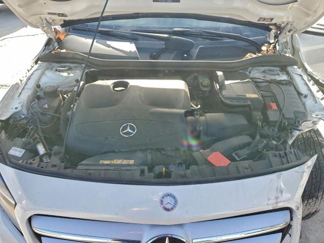 Mercedes-Benz GLA 250 4matic Image 10