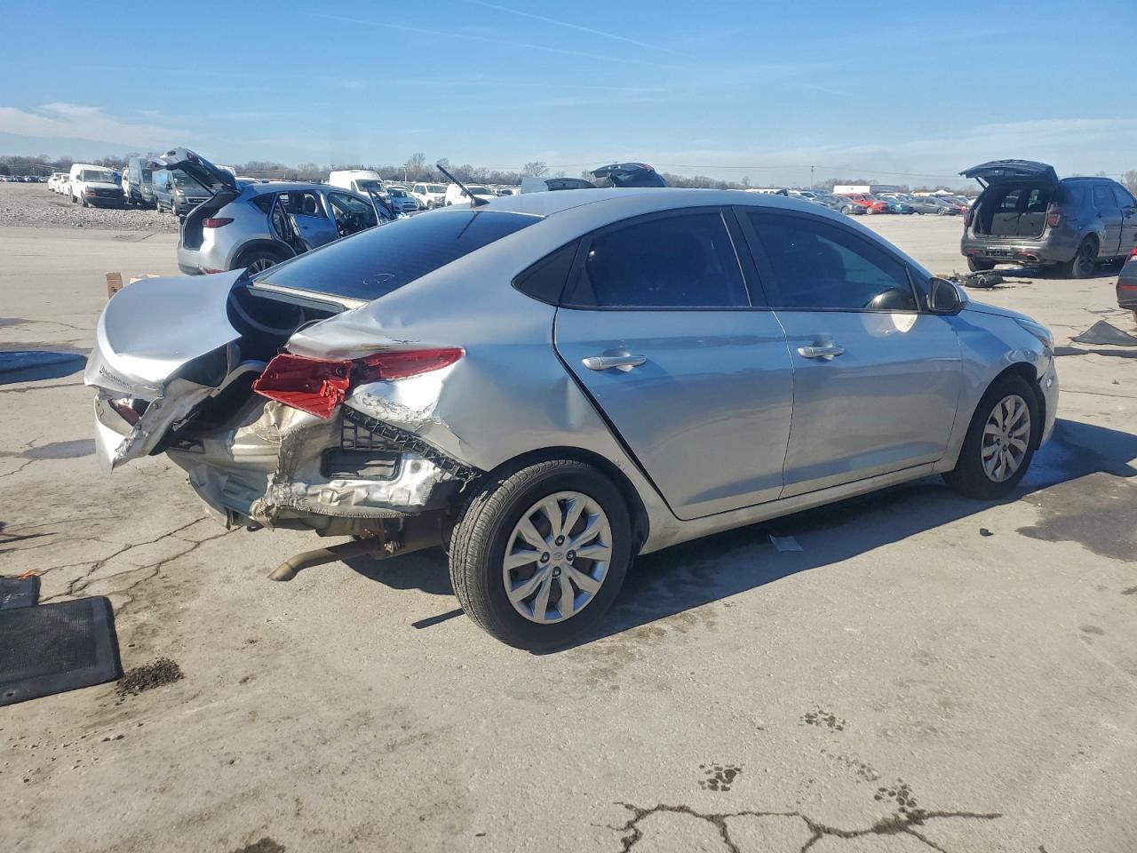 Hyundai ACCENT Se Image 2