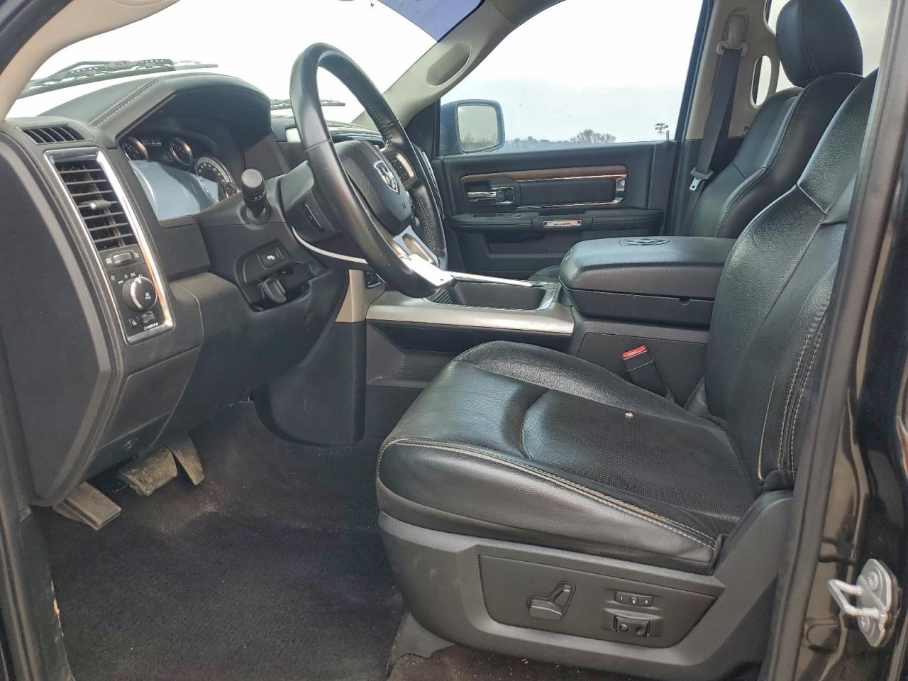 Ram 1500 Laramie Image 8