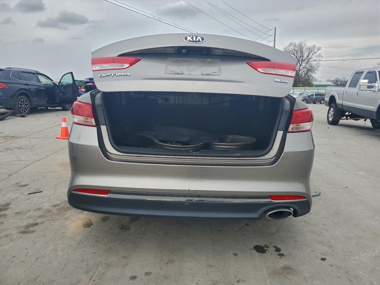 Kia Optima Lx Image 9