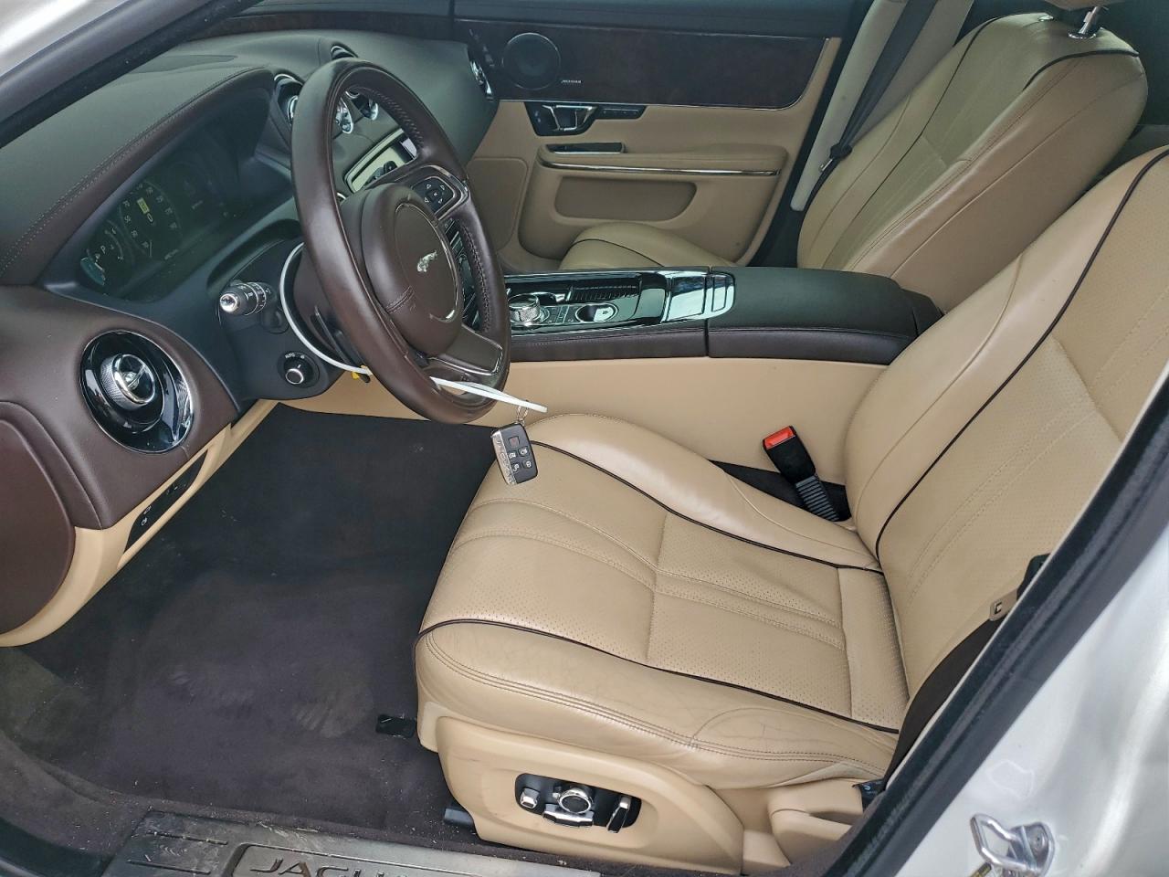 Jaguar XJ R - Sport Image 4