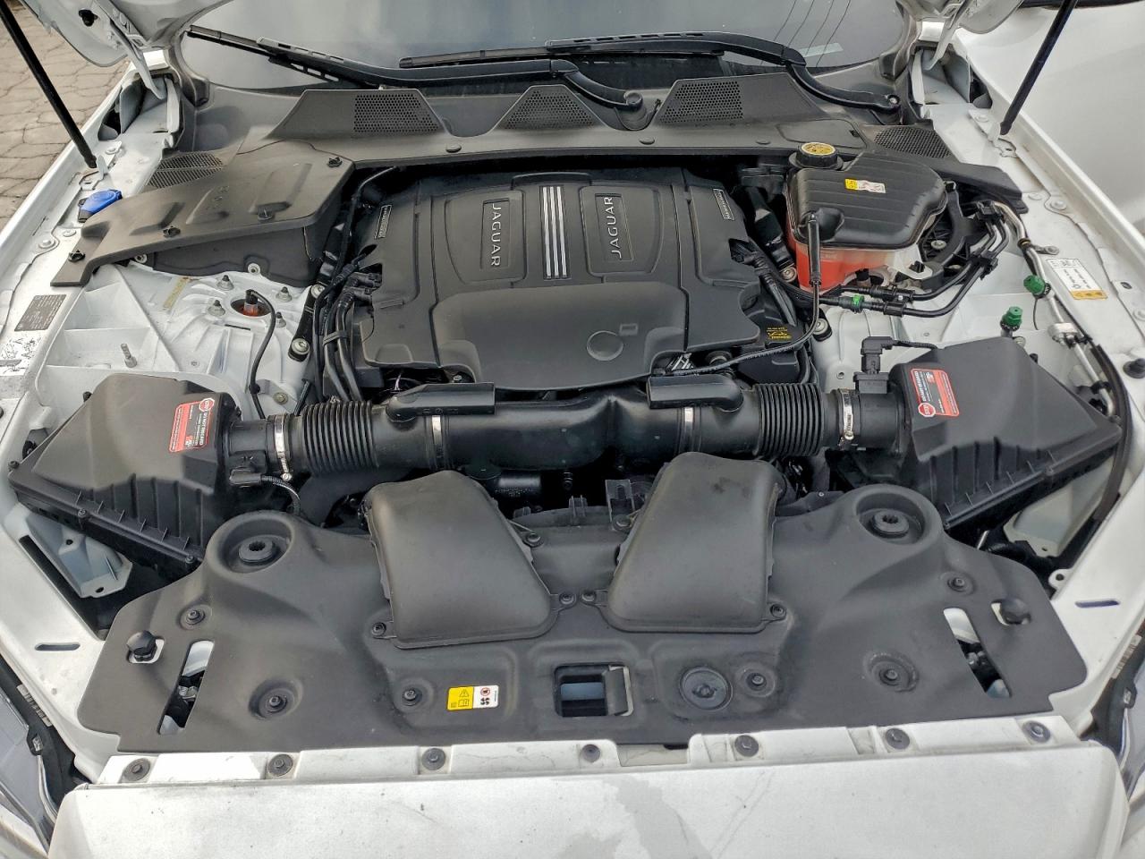 Jaguar XJ R - Sport Image 2