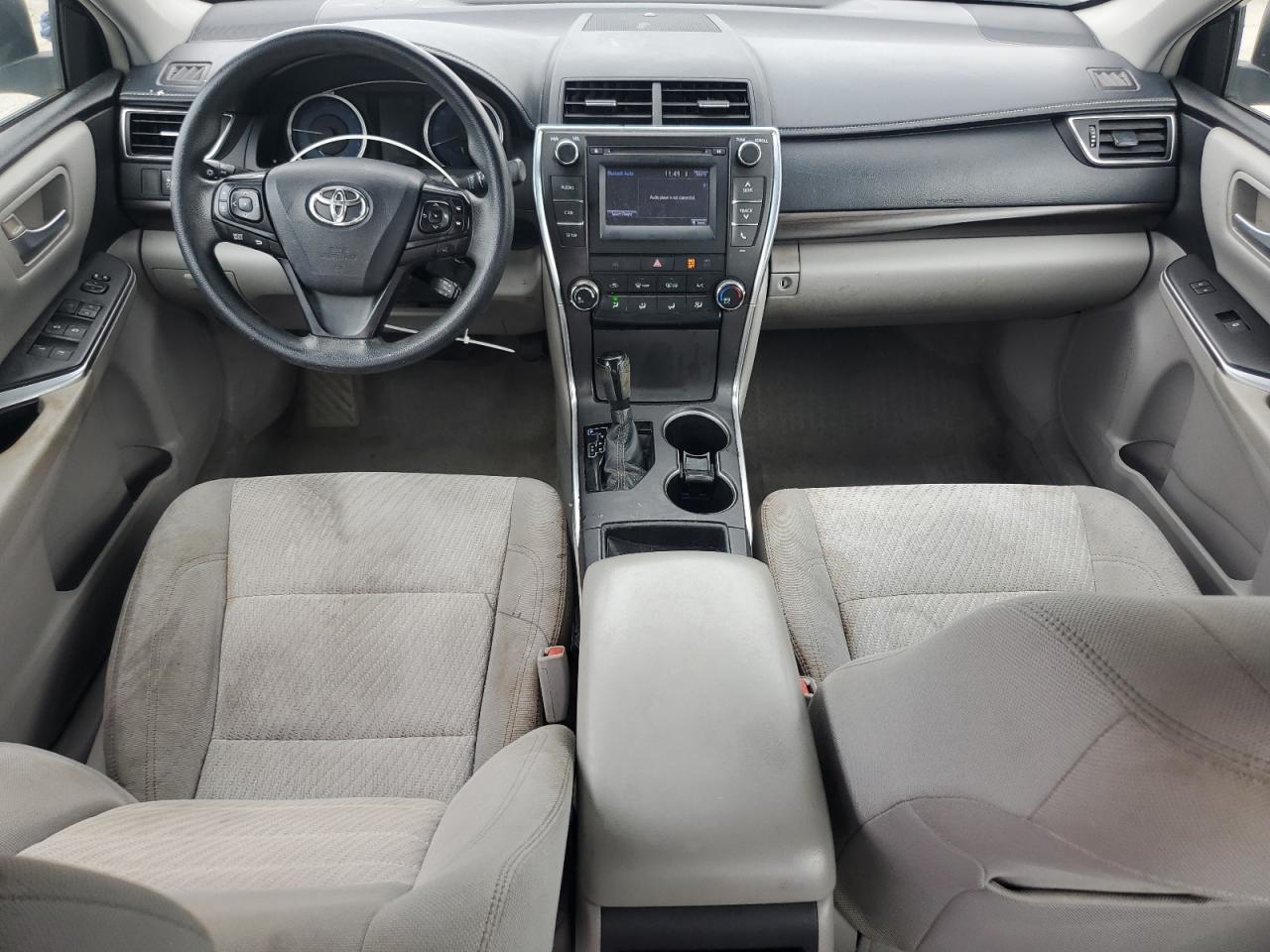 Toyota Camry Le Image 4