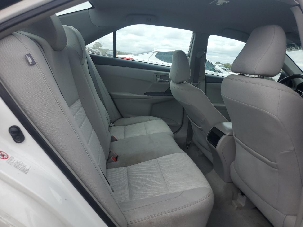 Toyota Camry Le Image 12