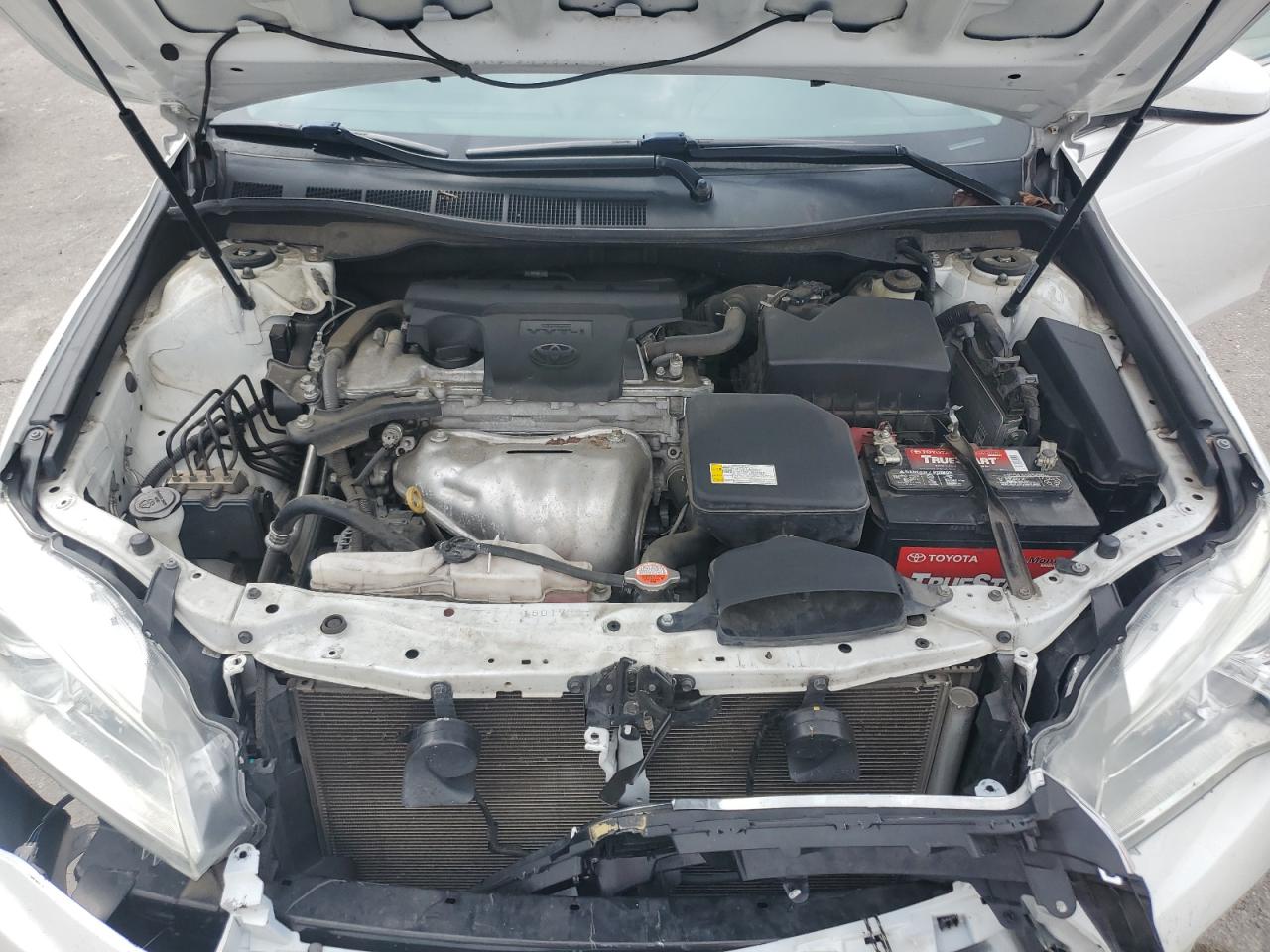 Toyota Camry Le Image 10