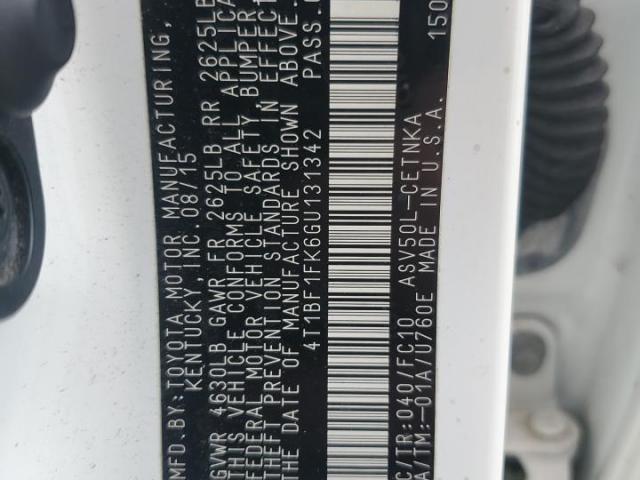 Toyota Camry Le Image 11