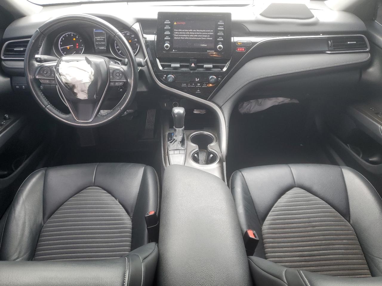 Toyota Camry Se Image 6