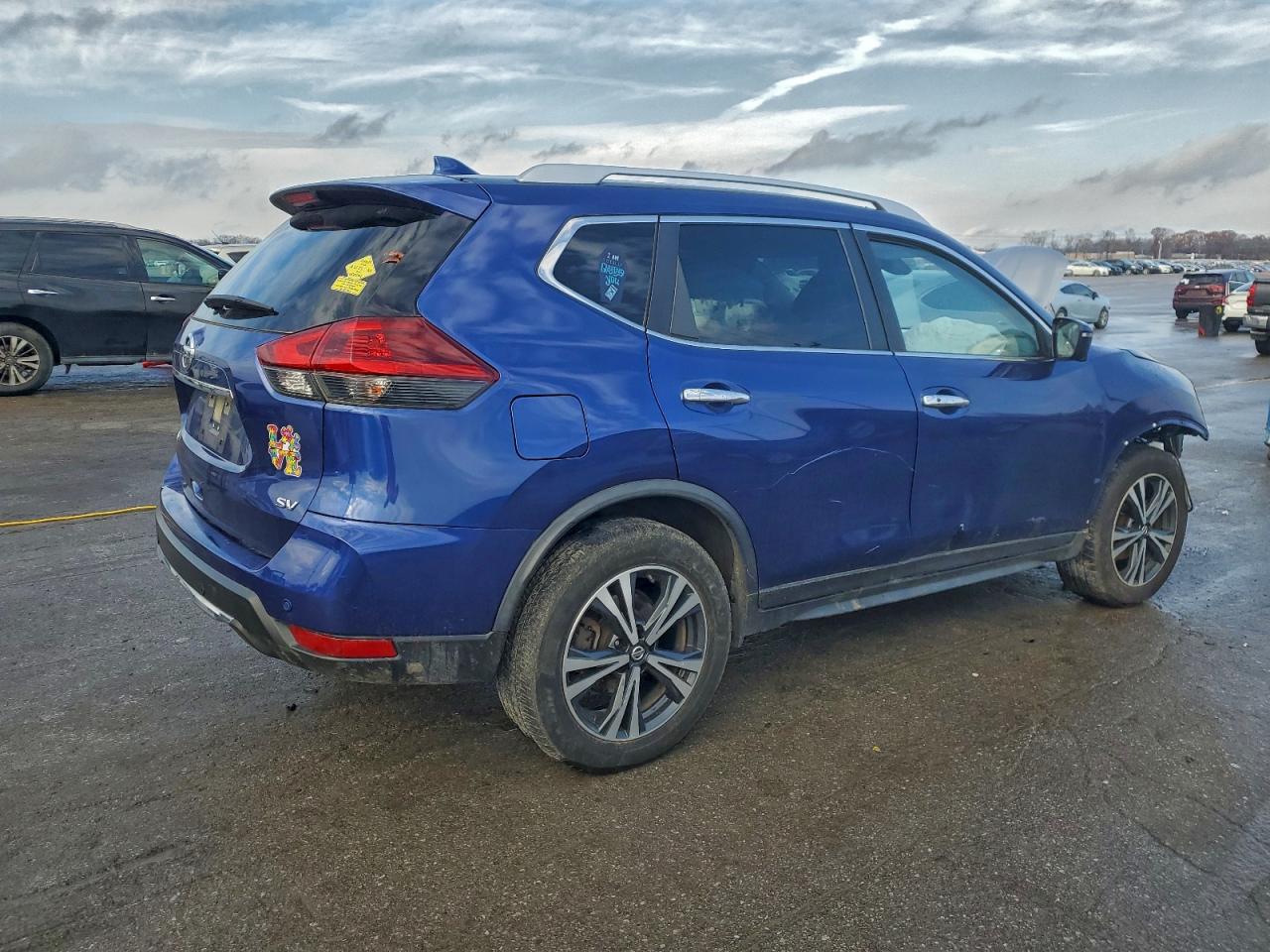 Nissan Rogue S Image 5