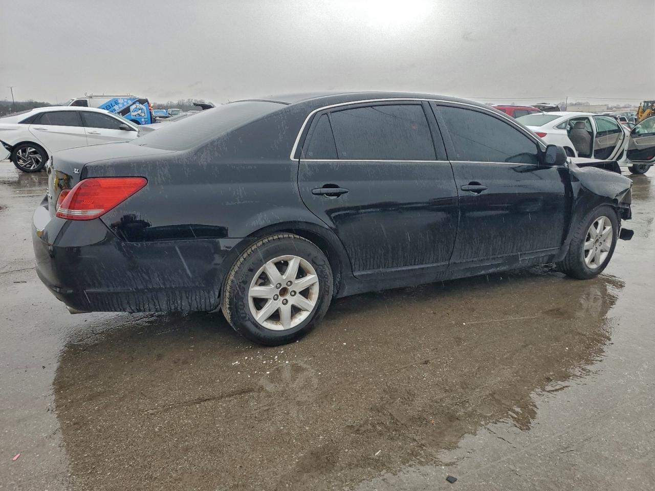 Toyota Avalon Xl Image 2