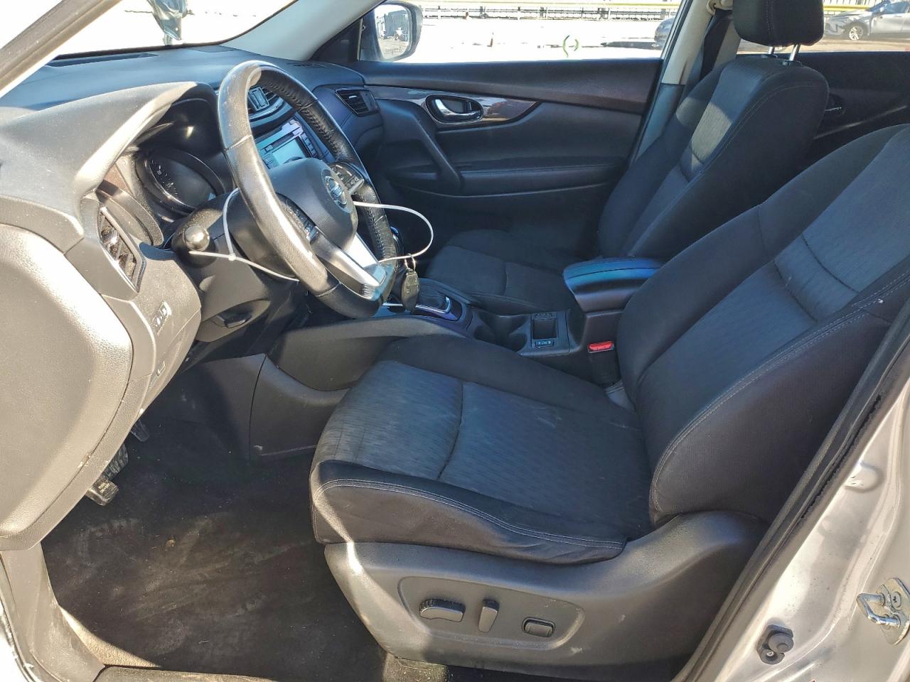 Nissan Rogue S Image 7