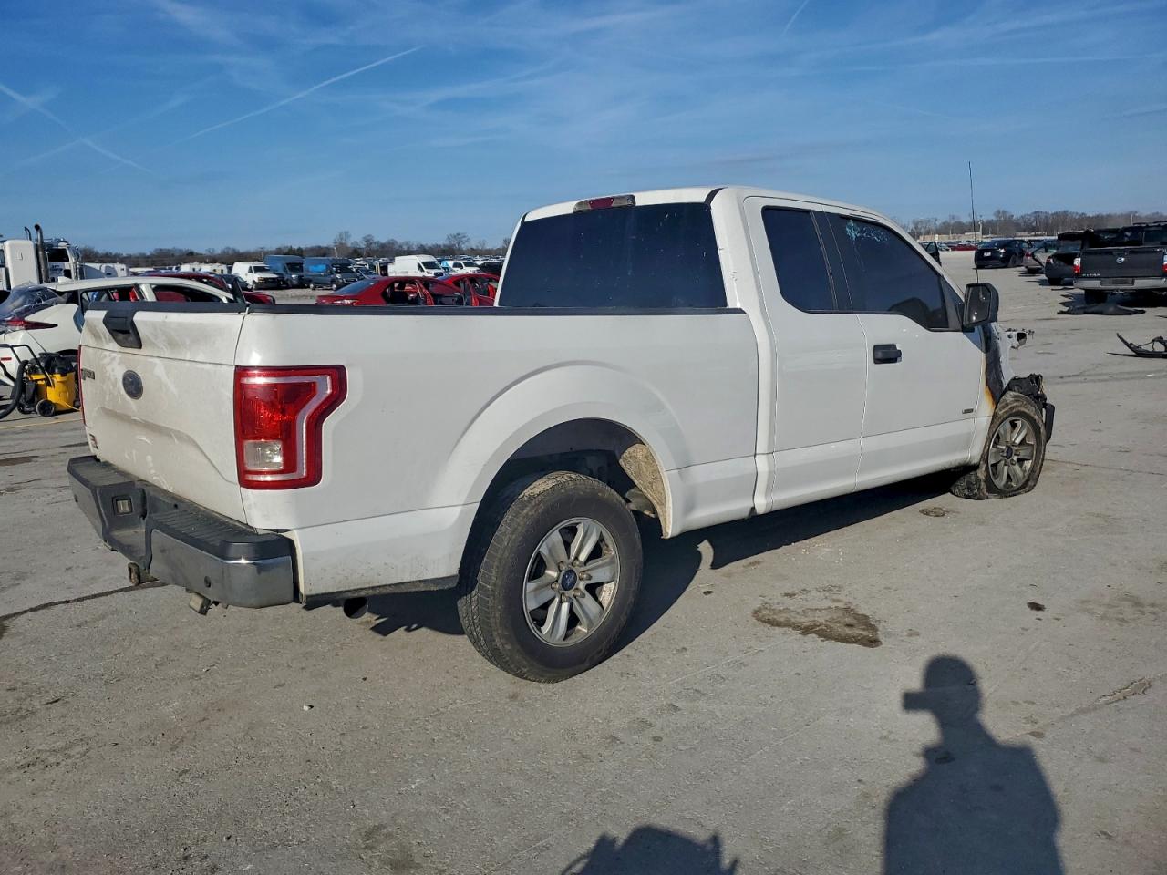 Ford F-150 Super Cab Image 3
