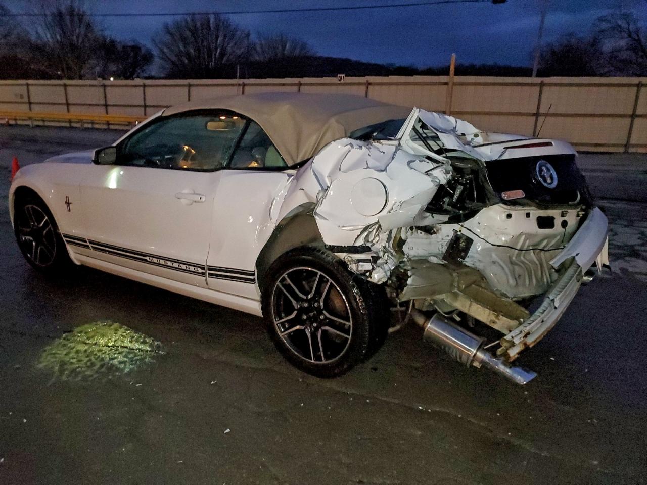 Ford Mustang Image 2