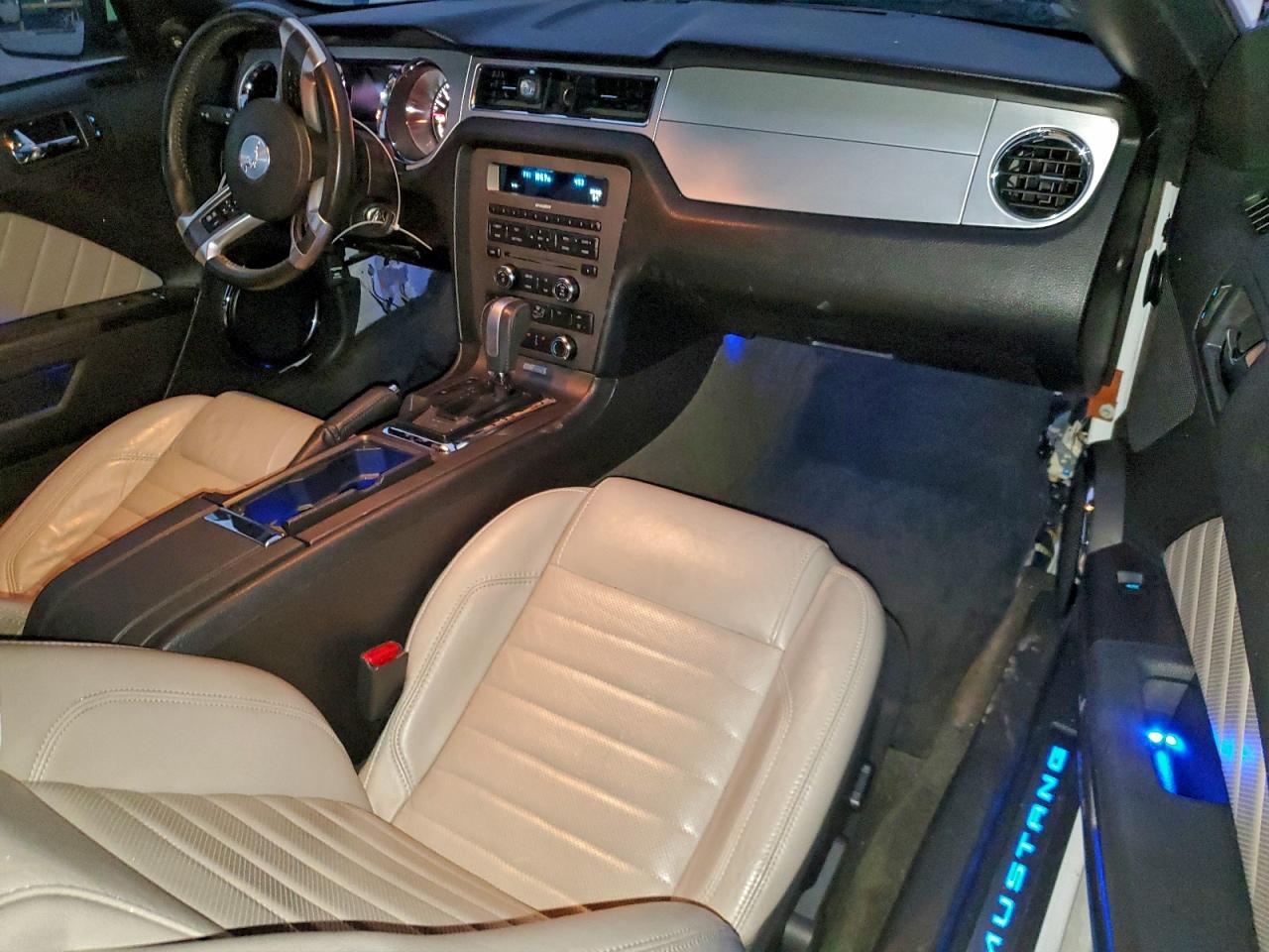 Ford Mustang Image 12