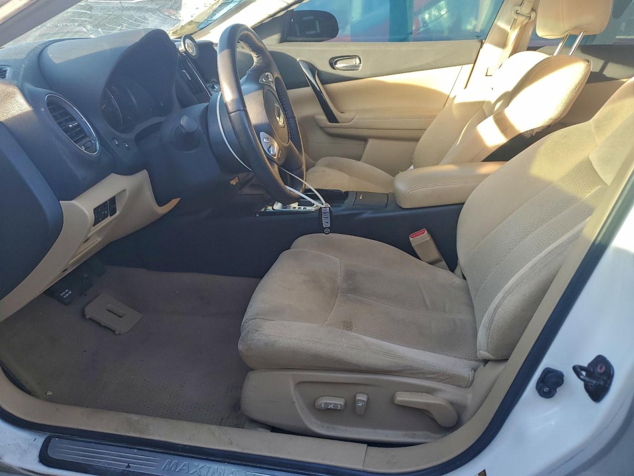 Nissan Maxima S Image 3