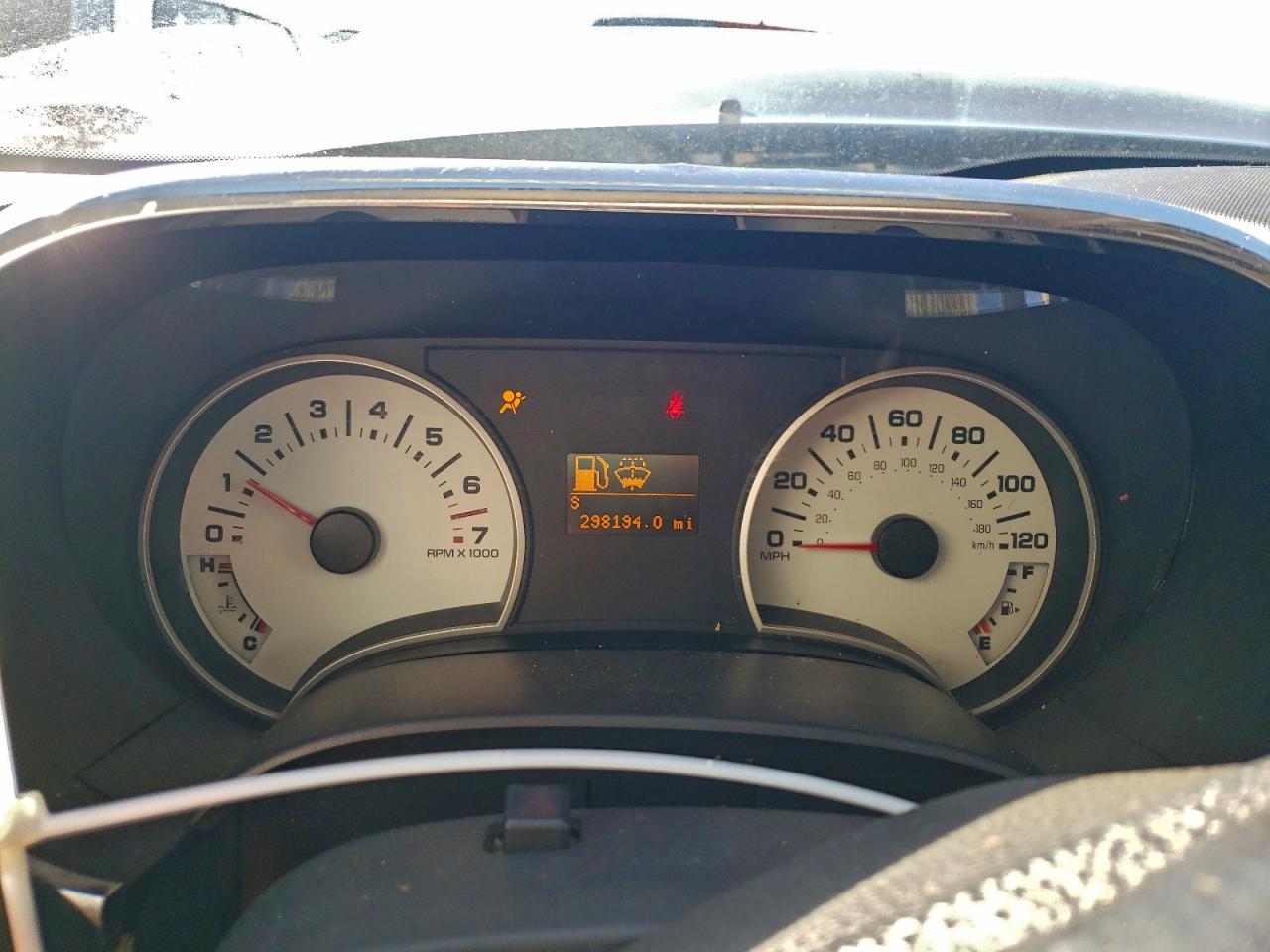 Ford Explorer Limited Image 3