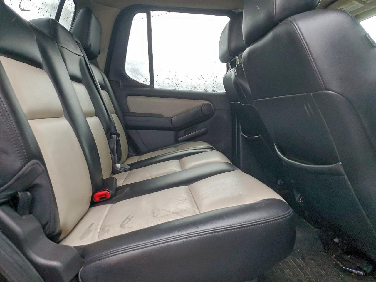 Ford Explorer Limited Image 2