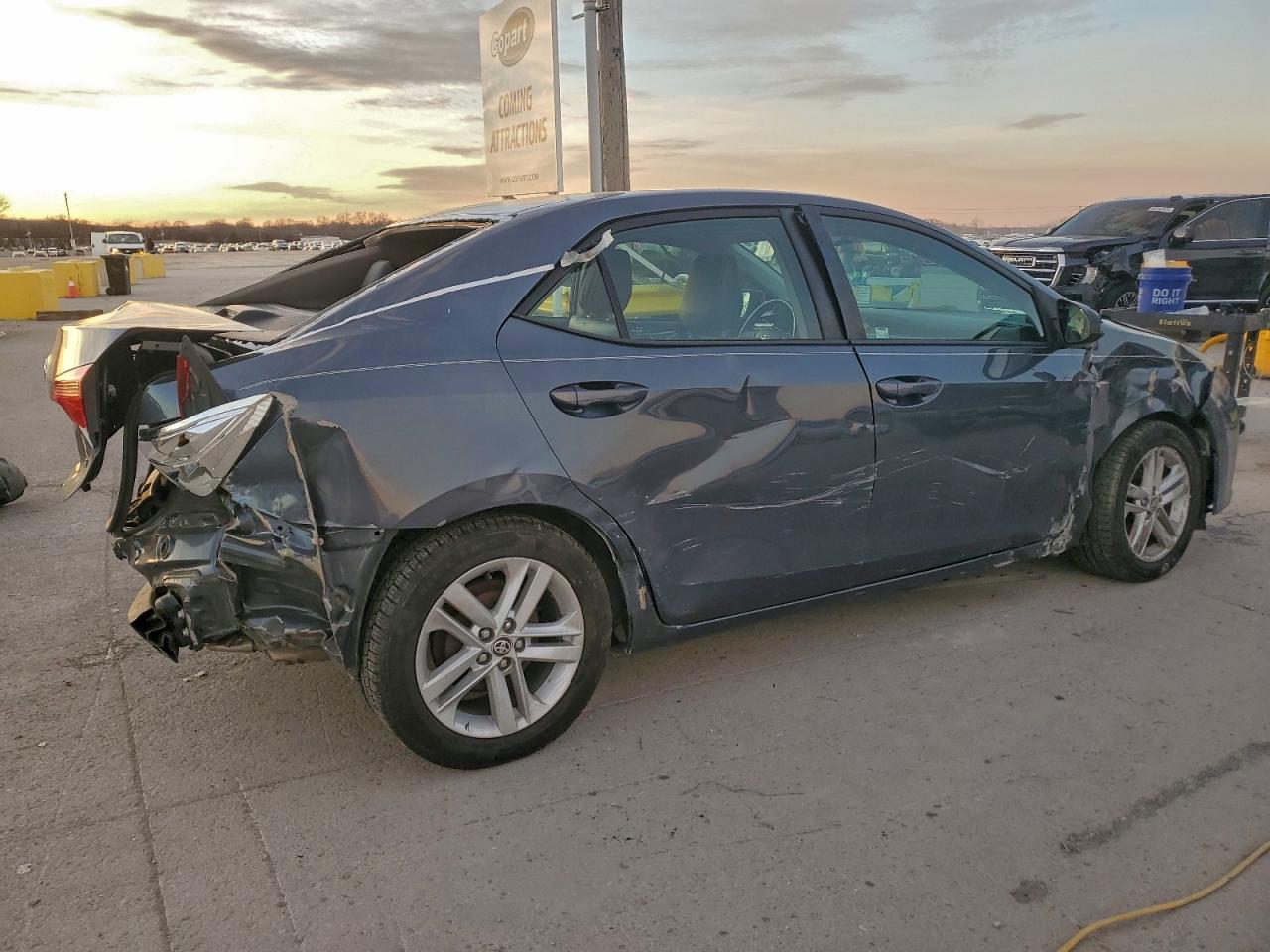 Toyota Corolla L Image 3