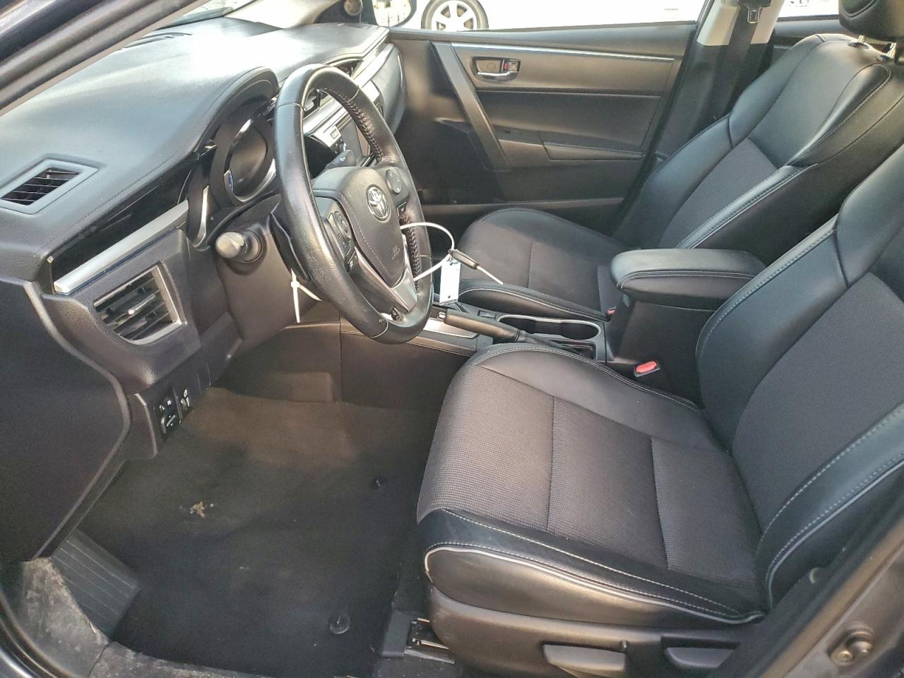 Toyota Corolla L Image 8