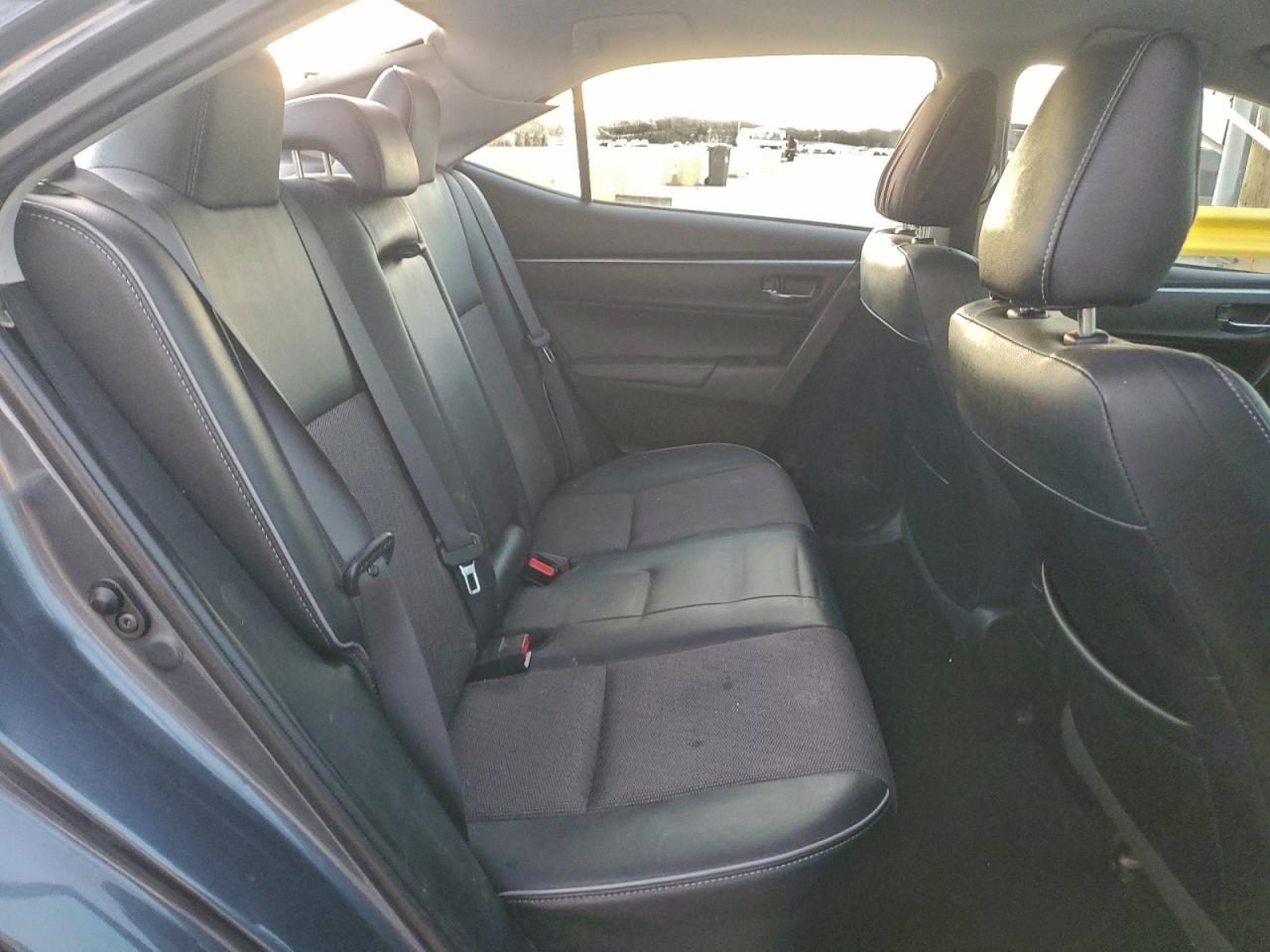 Toyota Corolla L Image 6