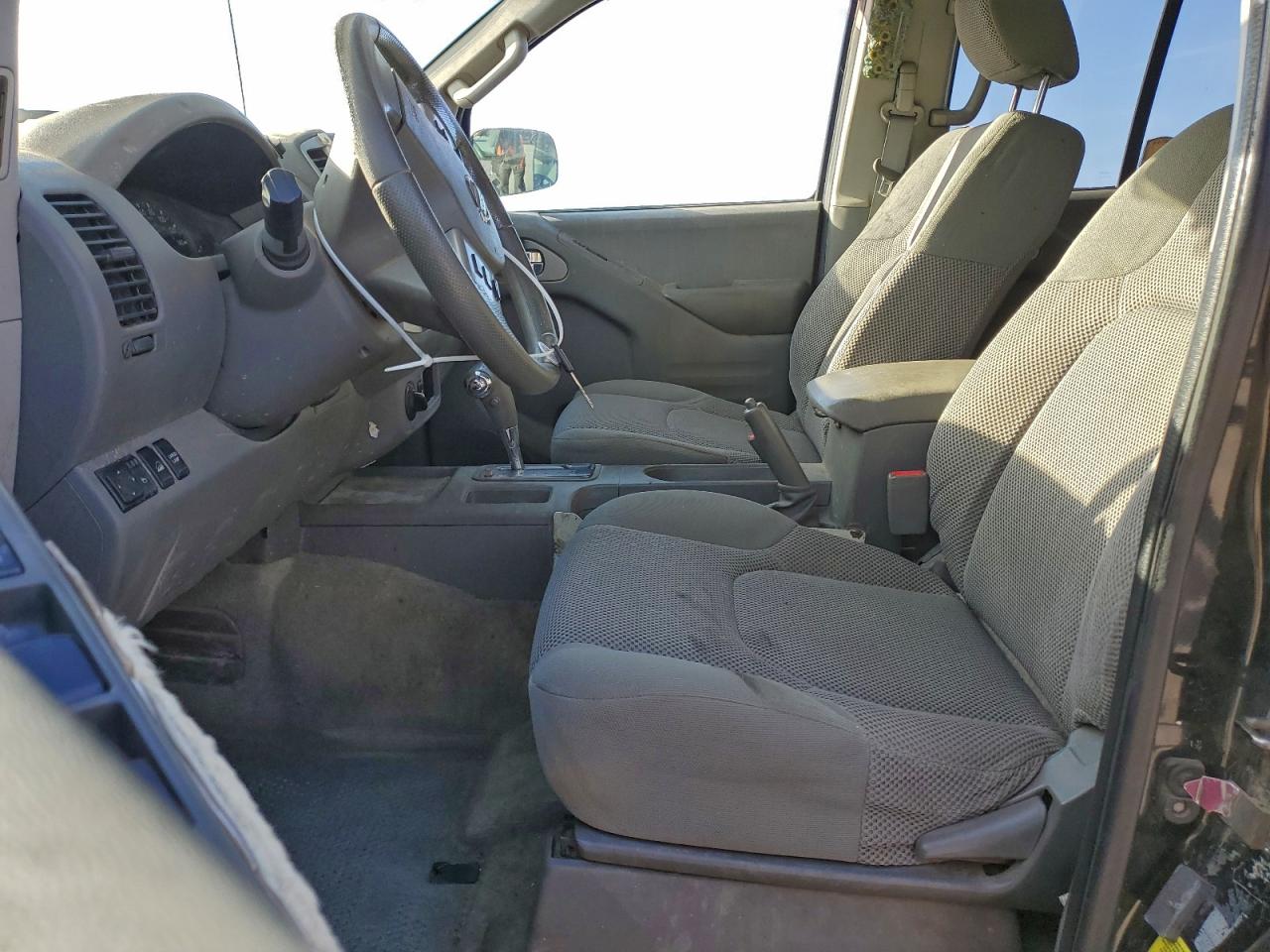 Nissan Frontier S Image 11